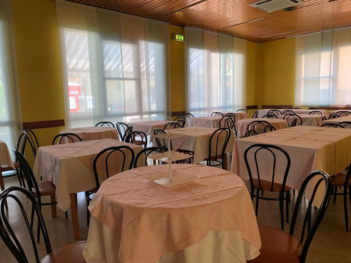 Hotel Estense ريميني المظهر الخارجي الصورة