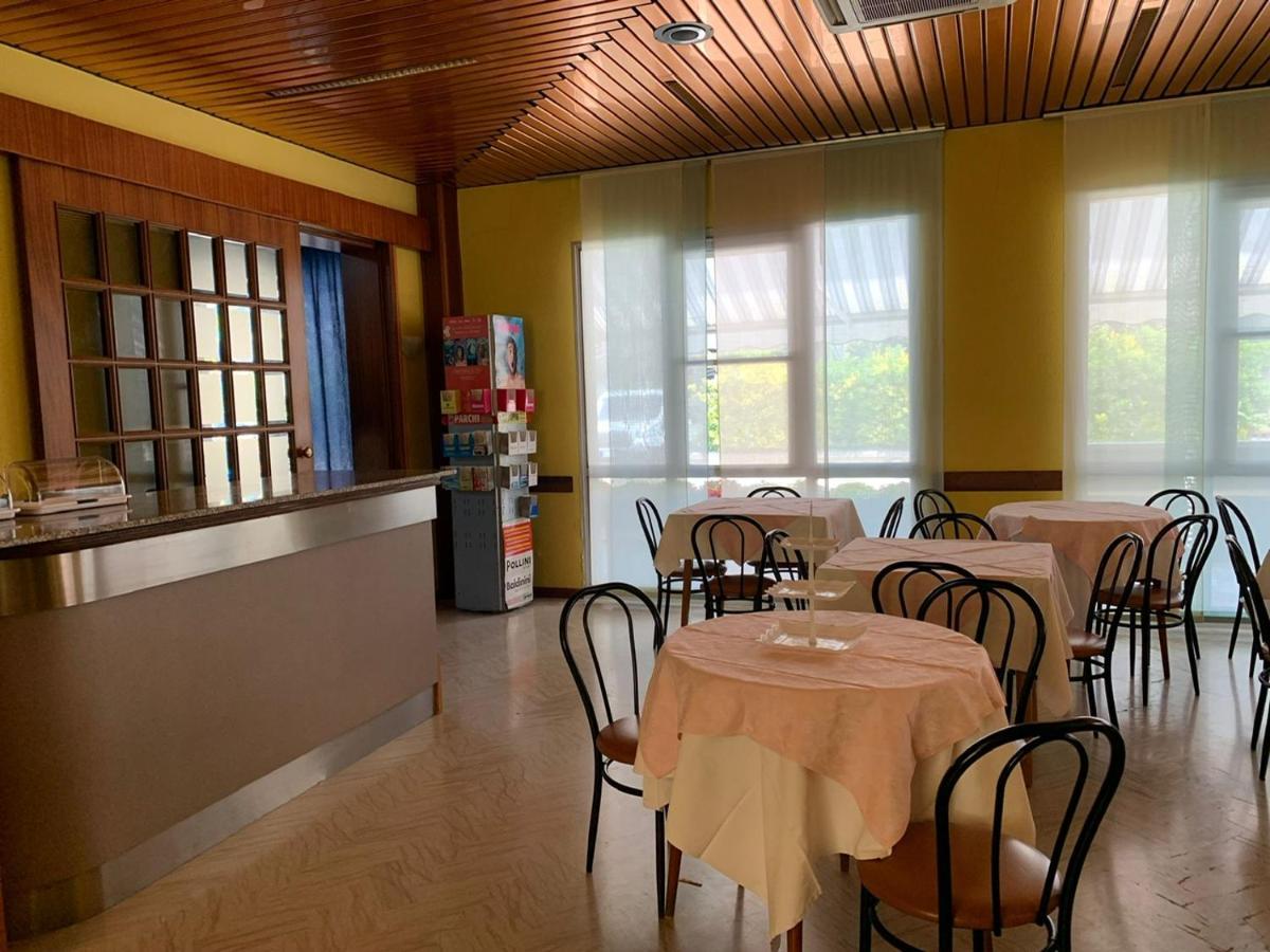 Hotel Estense ريميني المظهر الخارجي الصورة