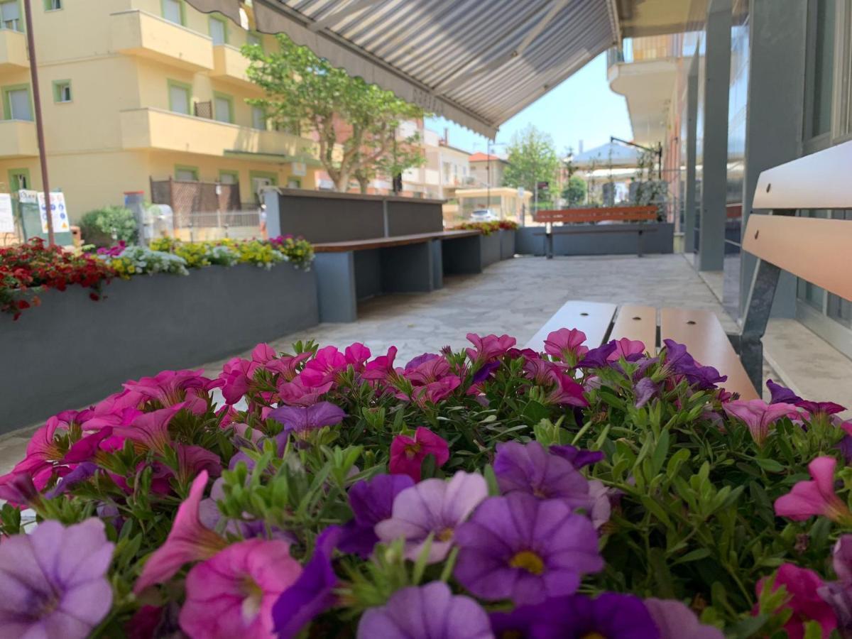 Hotel Estense ريميني المظهر الخارجي الصورة
